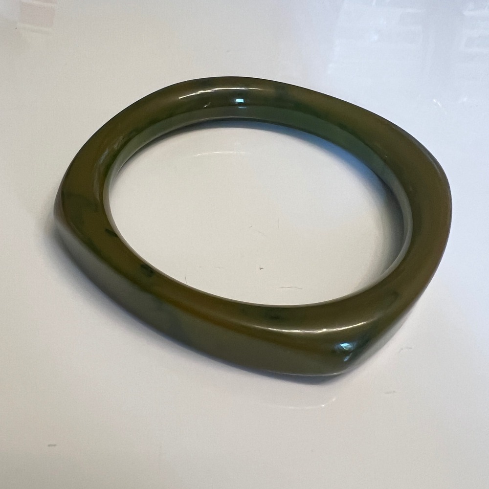 Vintage Olive Green Bakelite Carved Bangle Bracelet Simichrome Tested - Picture 3 of 9